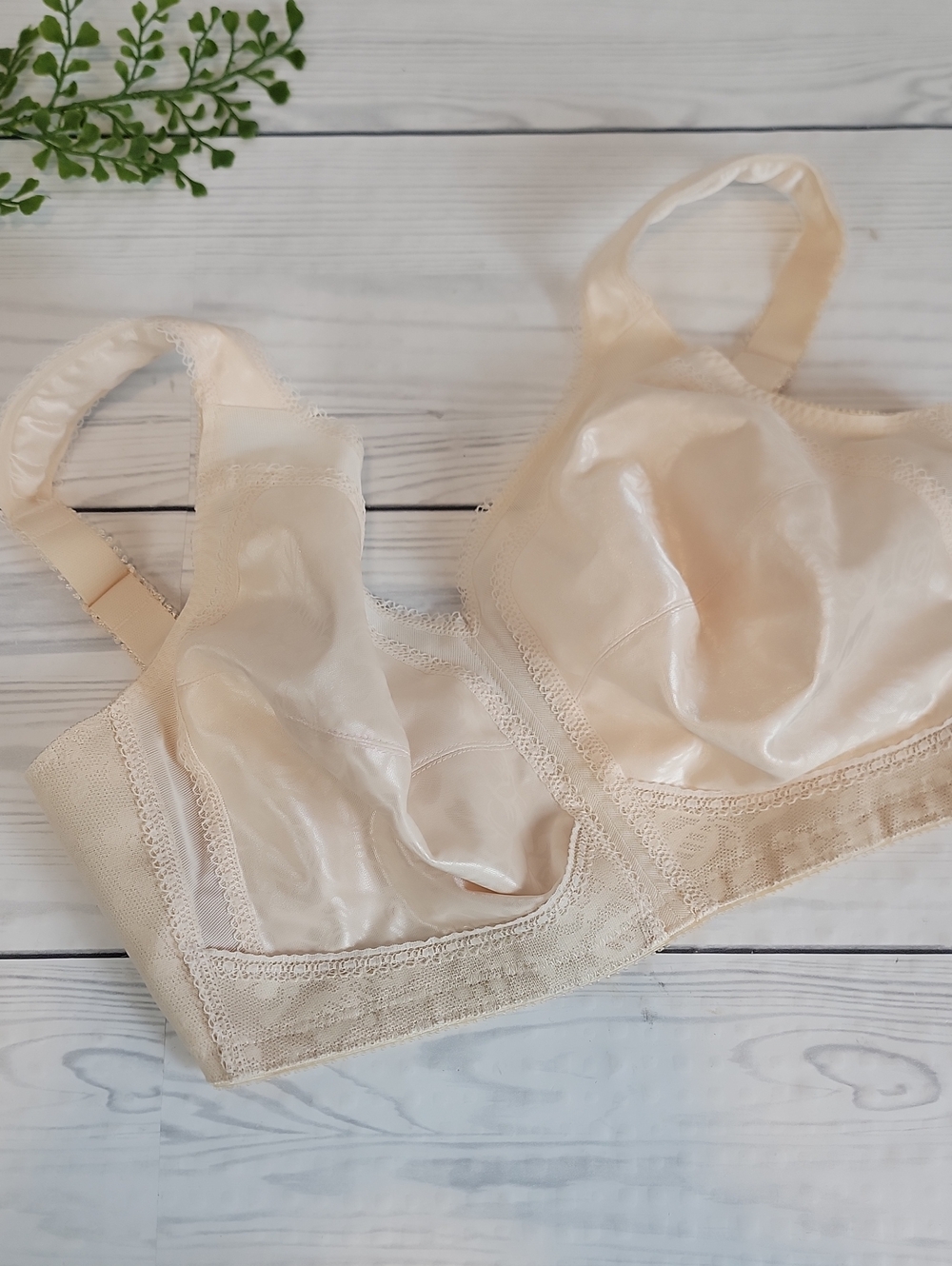 Playtex Soft Satin Full-Coverage Bra in Beige Womens Size 38DD